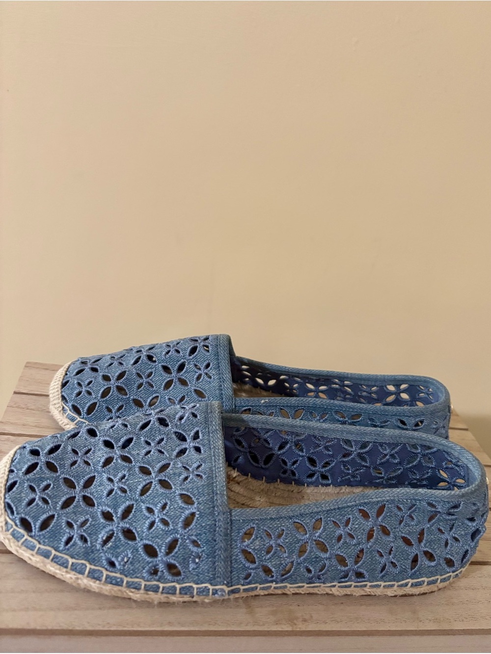 Michael Kors| Denim Blue Darci Laser-Cut Espadrille Flats Sz 7.5 EUC